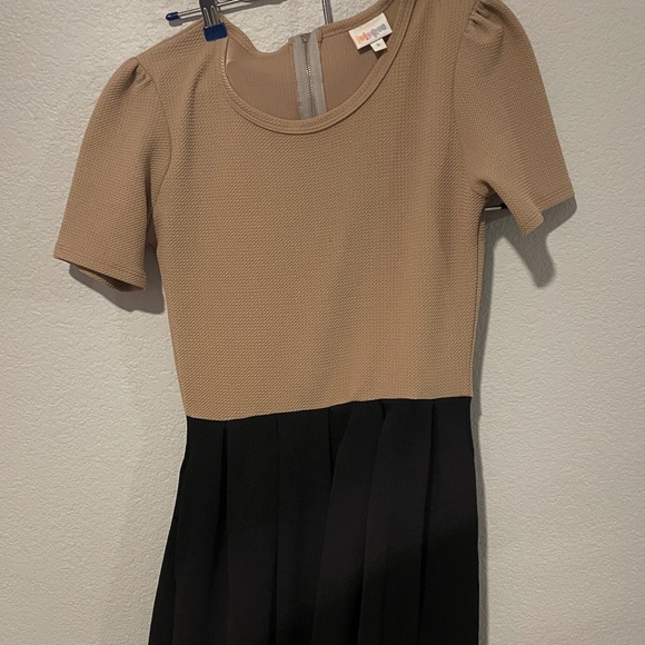 LuLaRoe Dresses & Skirts - Lularoe dress size small with pockets